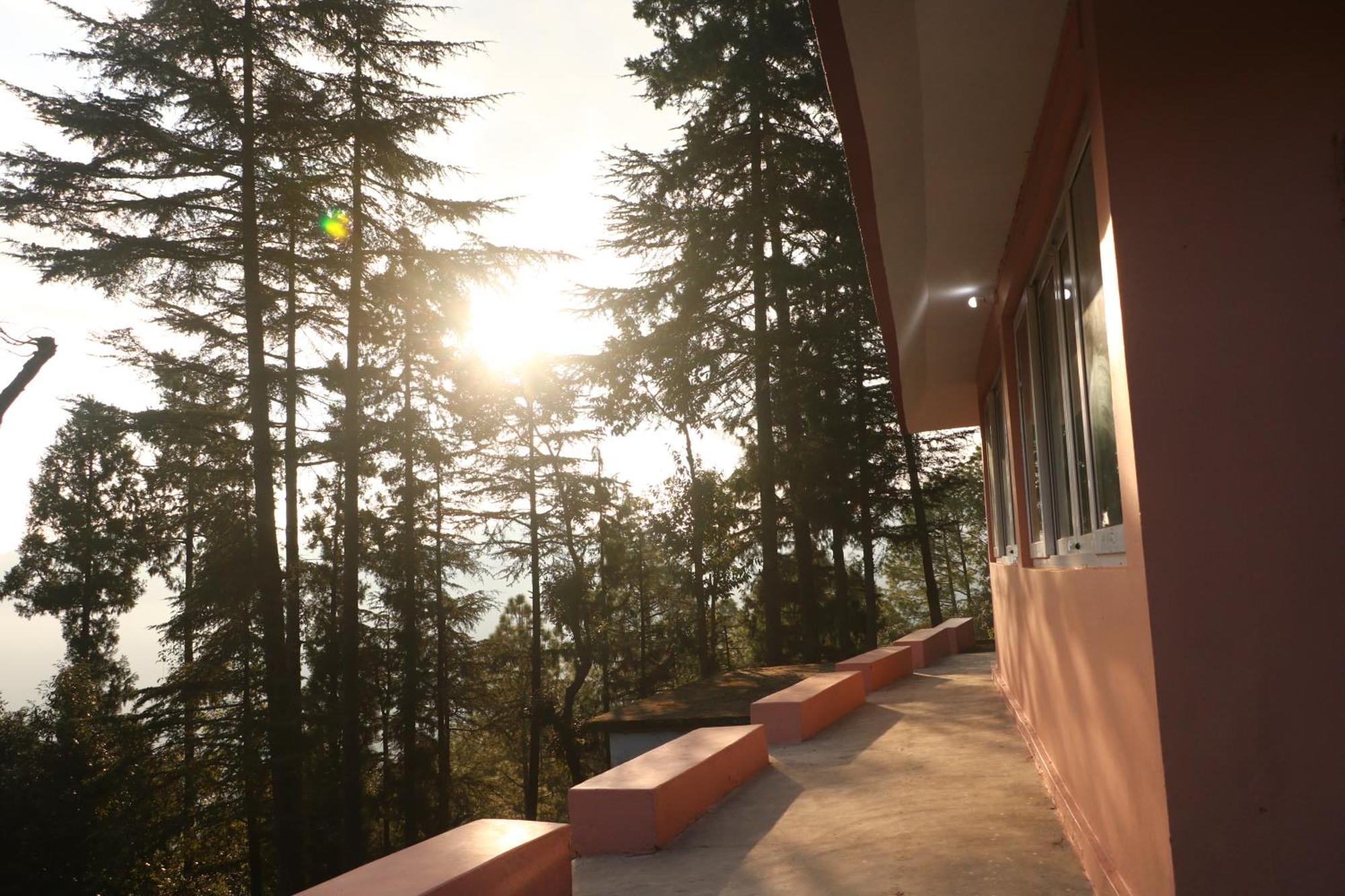 The Deodar Inn Pauri Екстер'єр фото