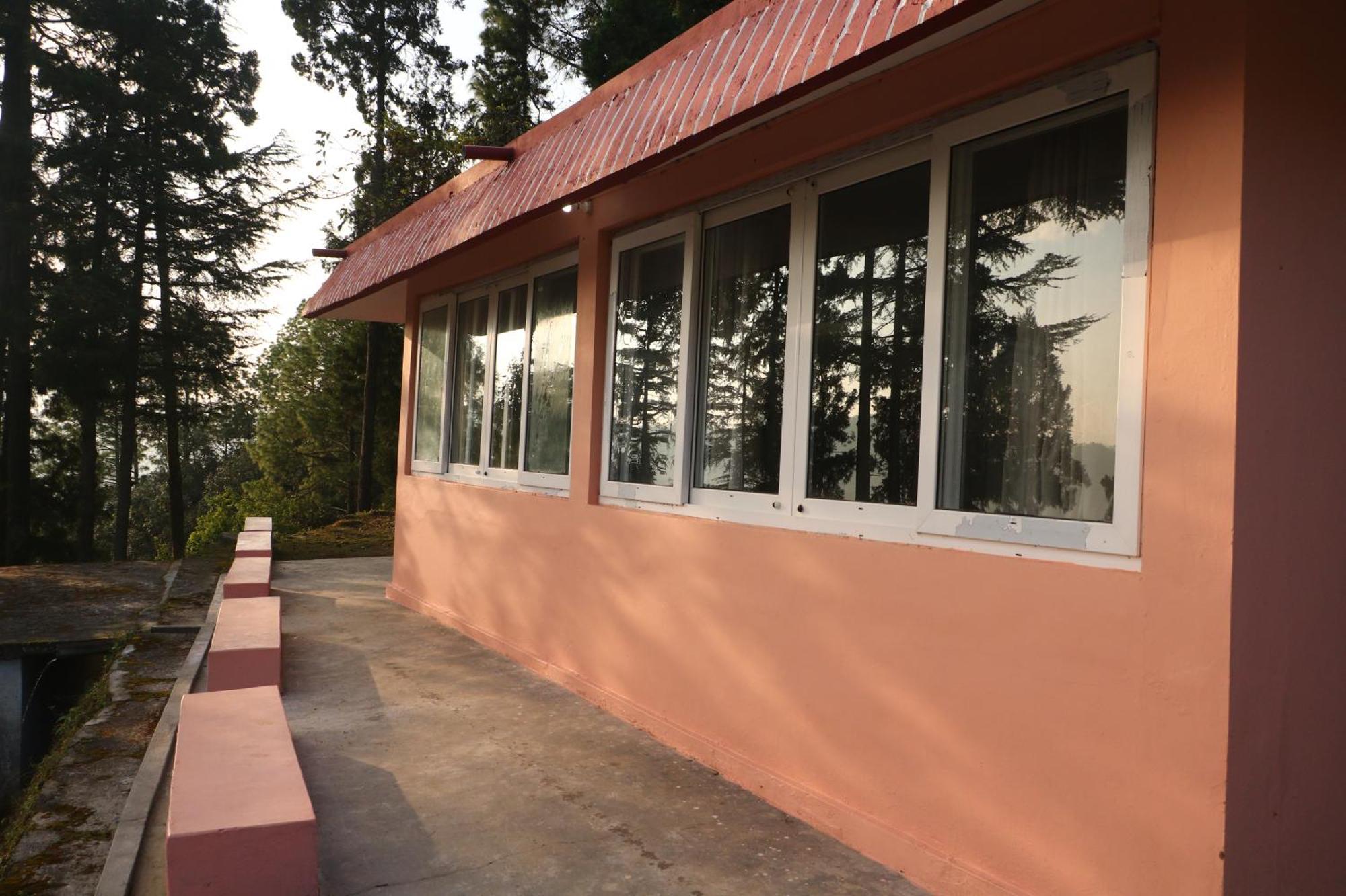 The Deodar Inn Pauri Екстер'єр фото